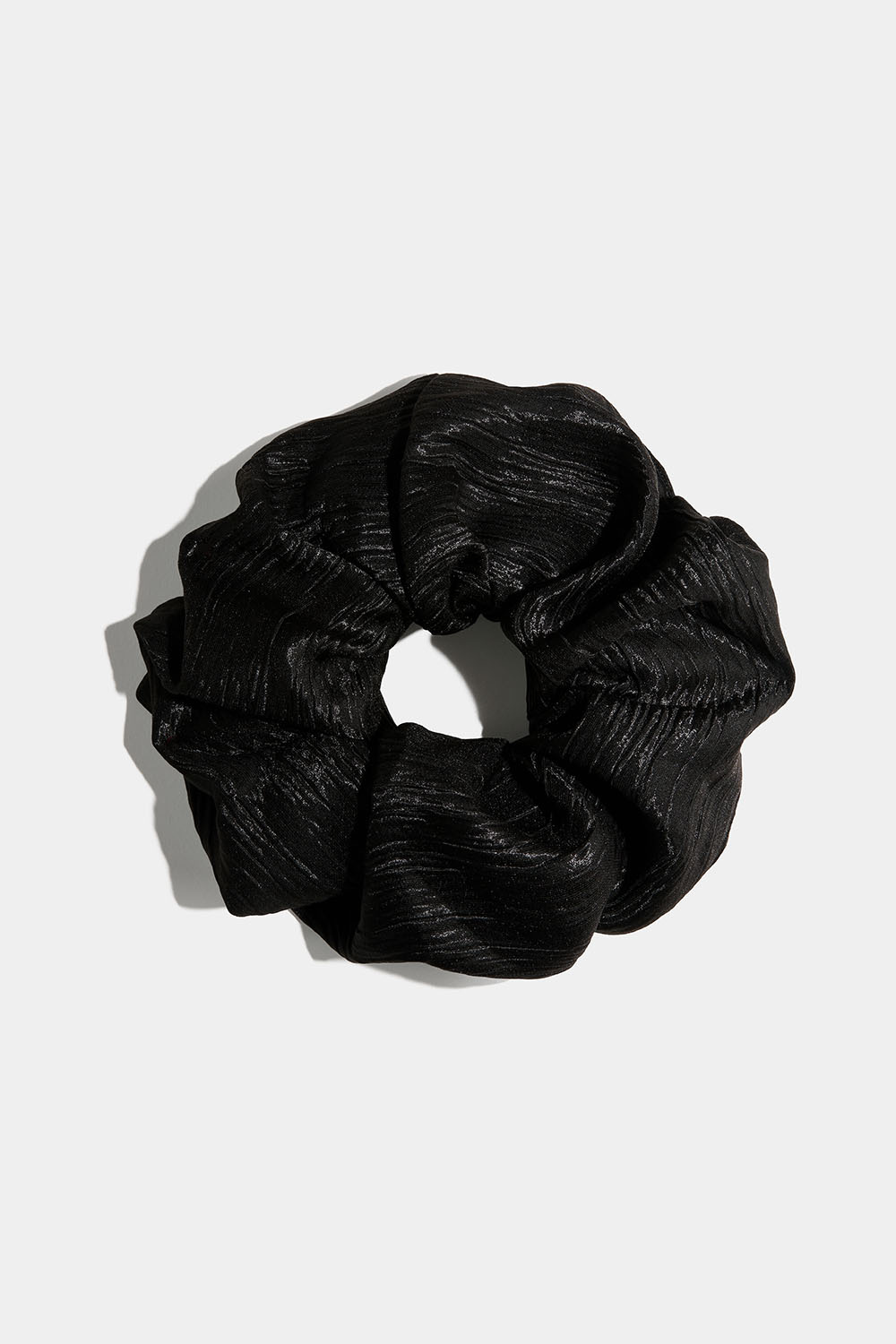 Stor, svart, skimrende scrunchie