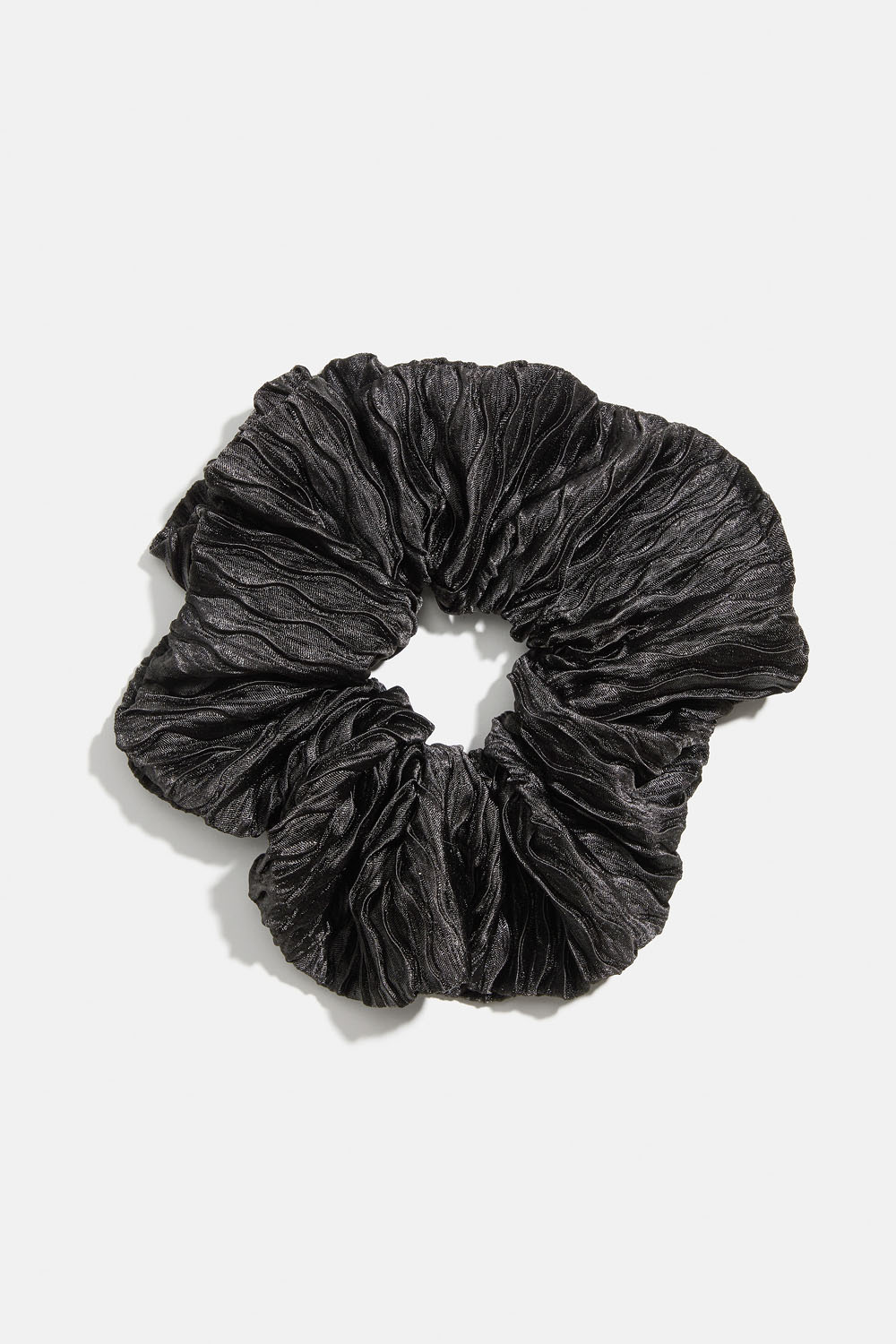 Svart scrunchie i teksturert stoff