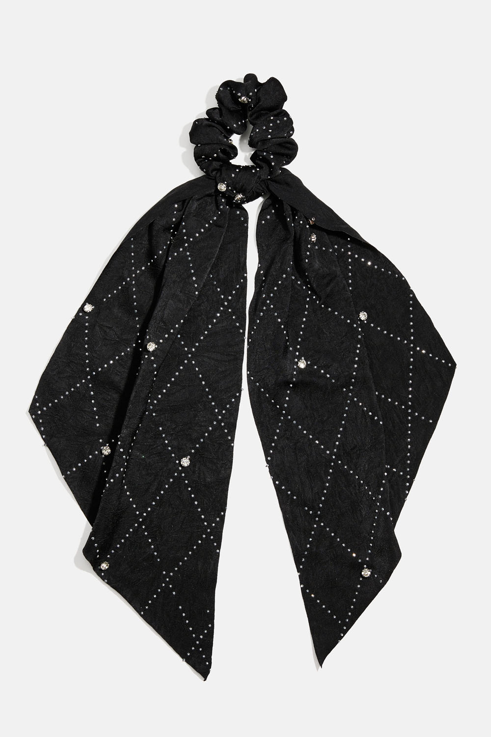 Scrunchie-hale med små nagler og steiner