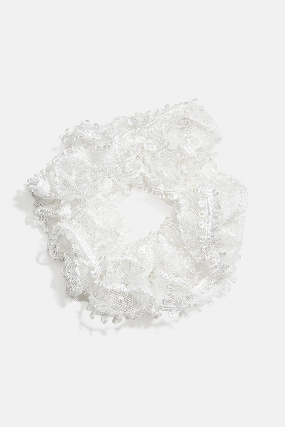 Stor hvit scrunchie med blonder