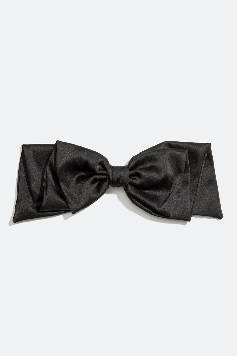 Hårspenne med stor, svart rosett i silkeimitasjon