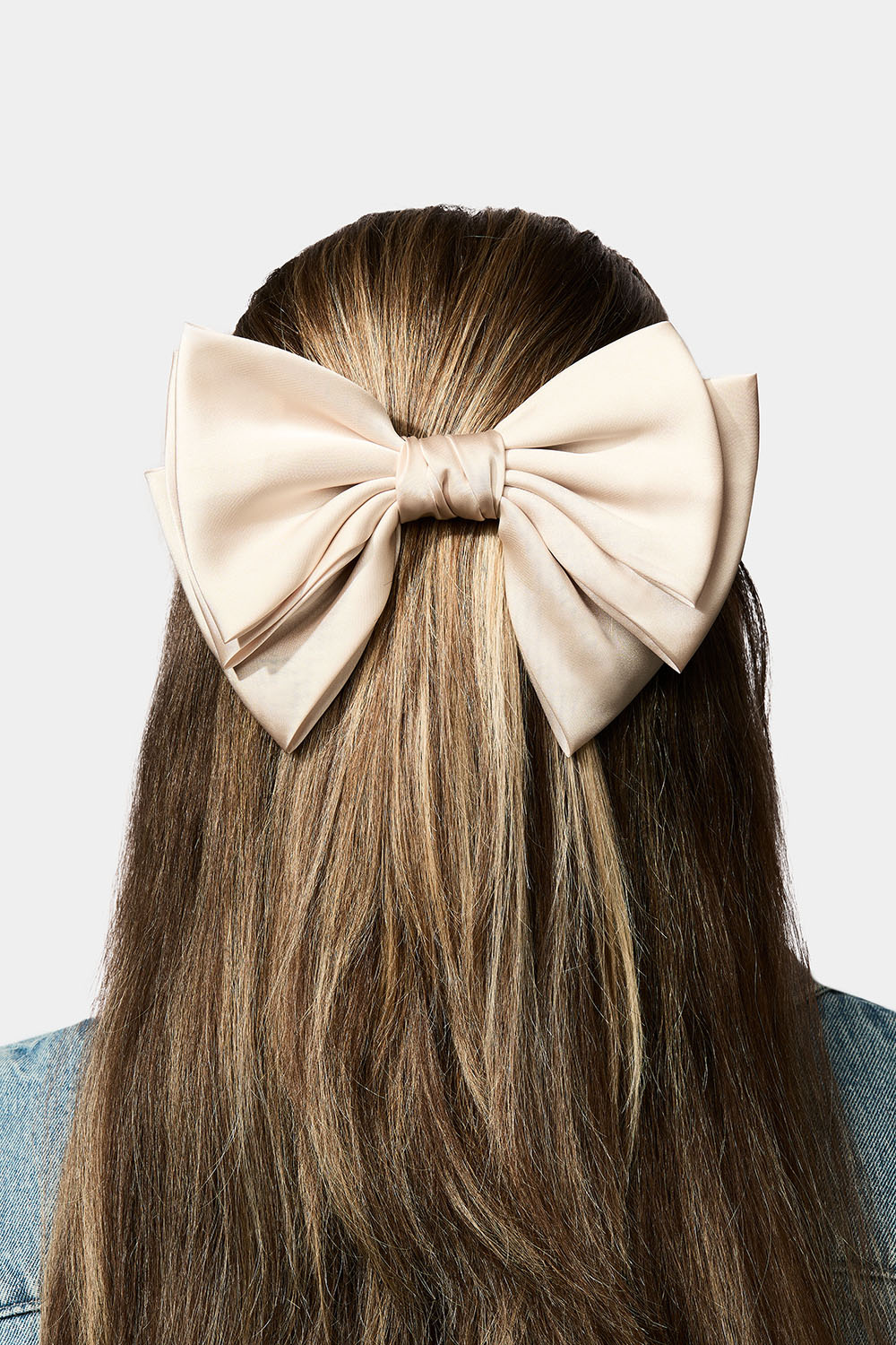 Hårspenne med stor, beige sløyfe