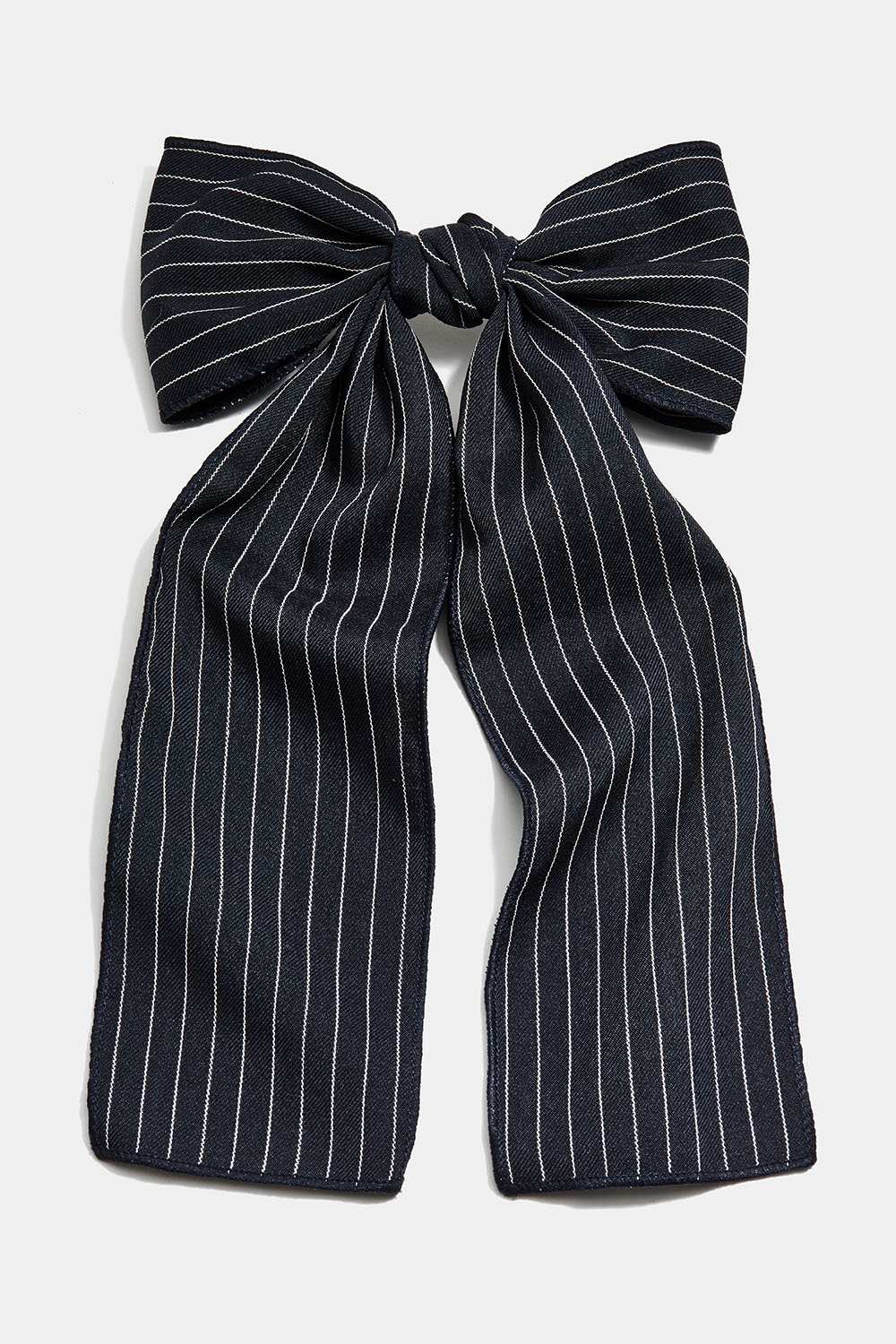 Hårspenne med nålestripet sløyfe