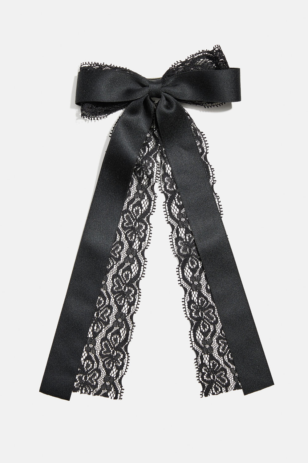 Hårspenne med blondesløyfebånd.