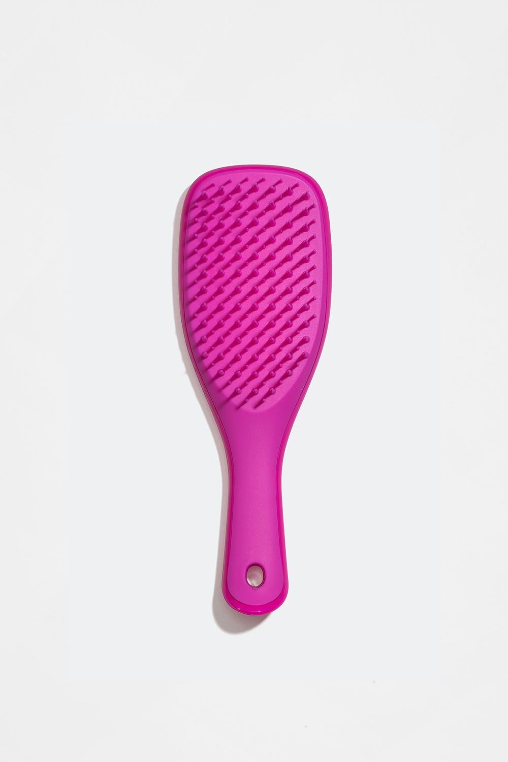 Liten rosa hårbørste mot floker