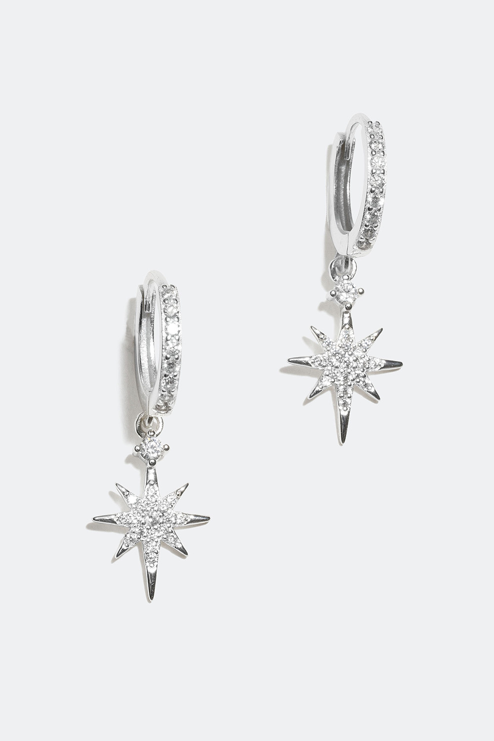 Små øreringer i ekte sølv med stjerner.