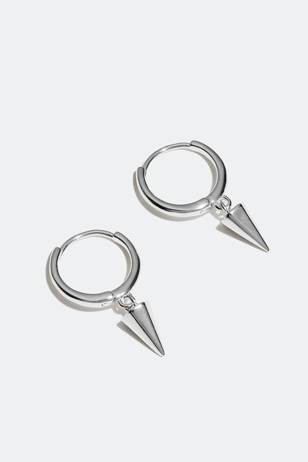 Øreringer i ekte sølv med små nagler