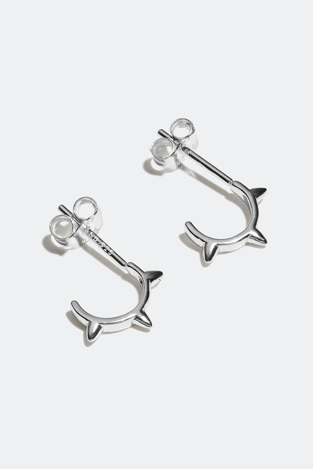 Mini halve øreringer i ekte sølv med nagler