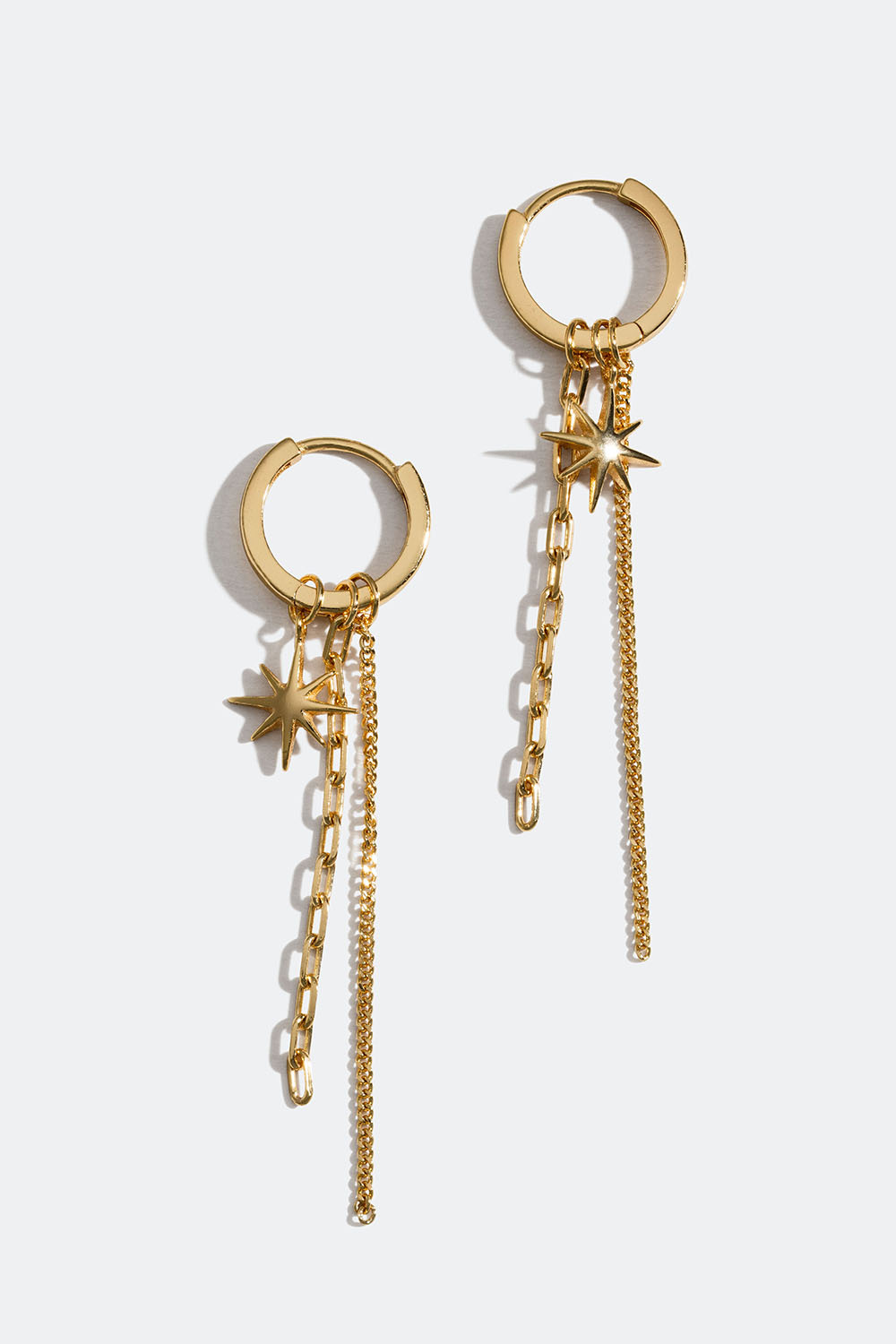 Små øredobber i 18 k forgylt ekte sølv med stjerner og lenker