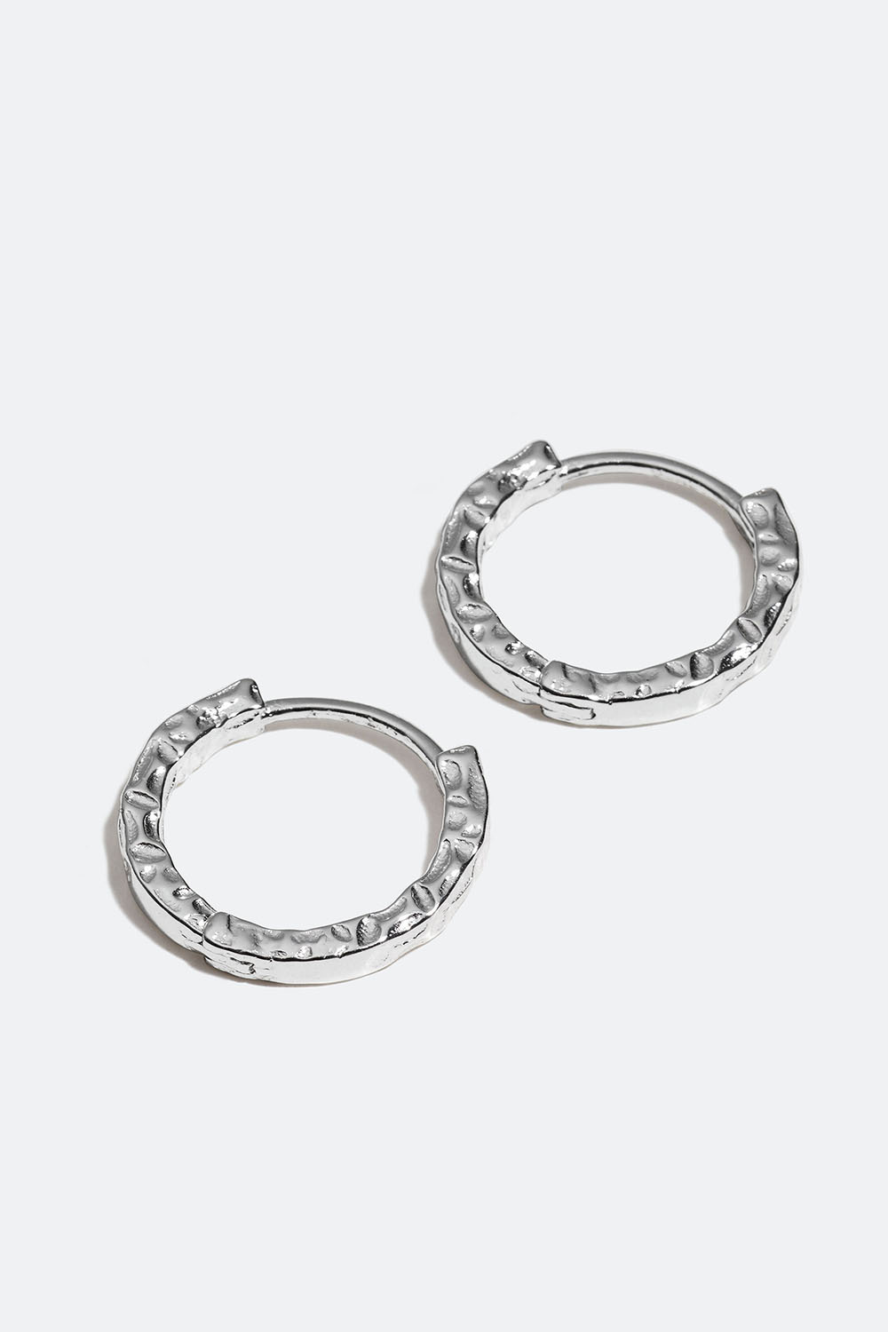 Øreringer i ekte sølv med hamret design