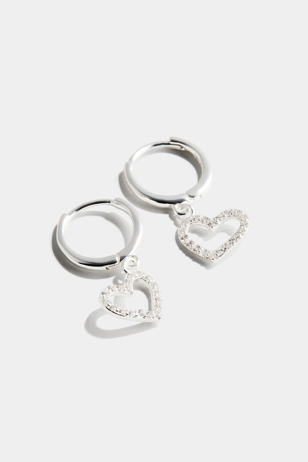 Hoops i ekte sølv med hjerteanheng og Cubic Zirconia