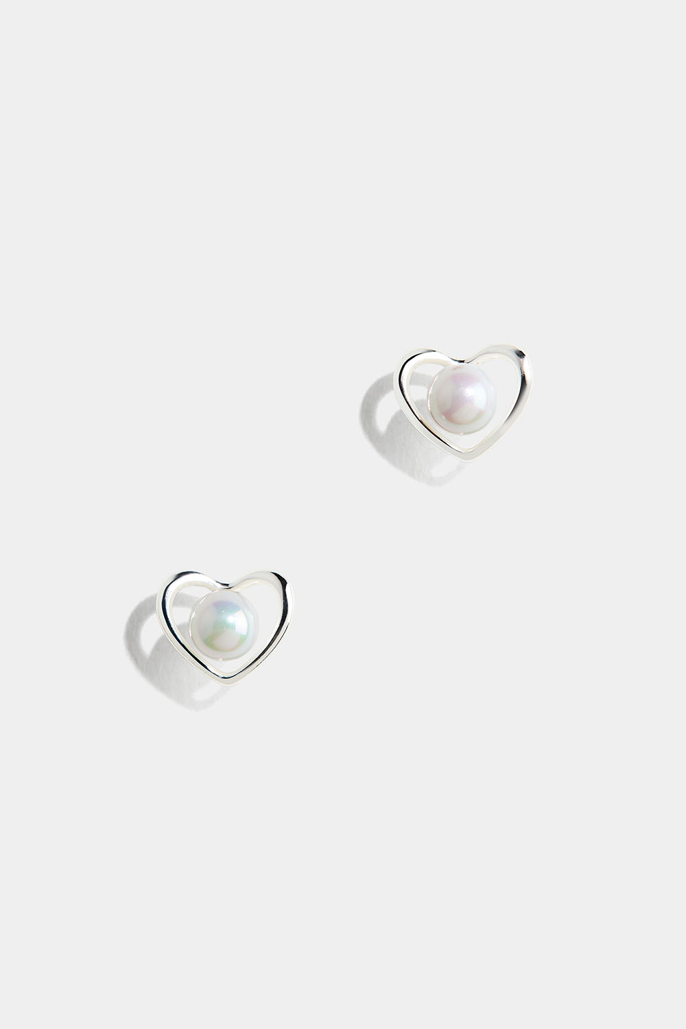 Øredobber i ekte sølv med hjerteform og perle