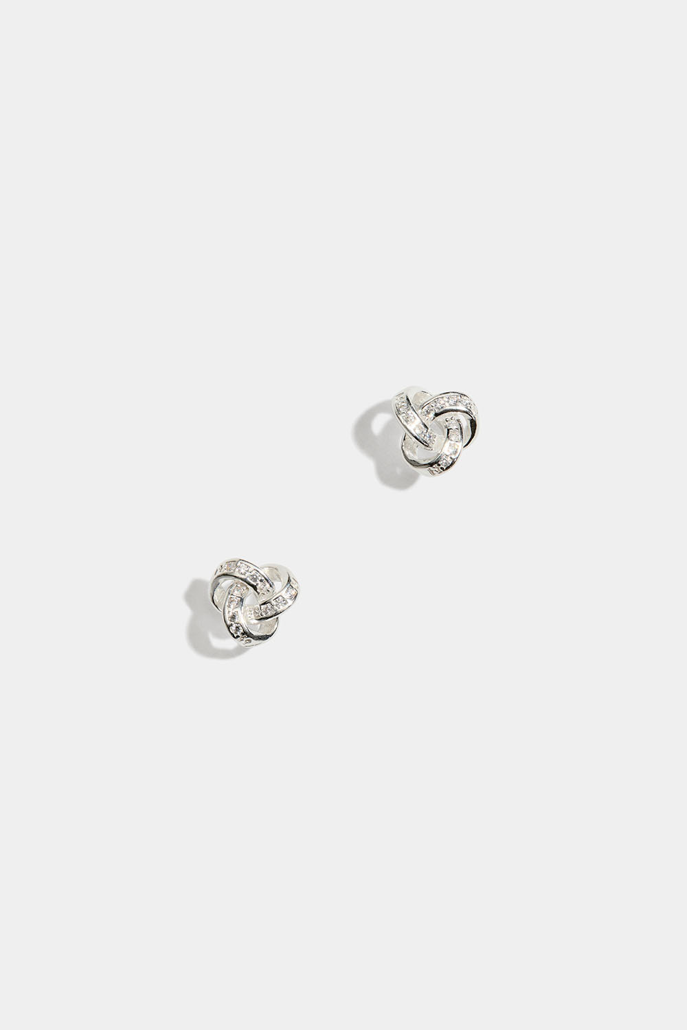 Studs i ekte sølv formet som knuter, med Cubic Zirconia