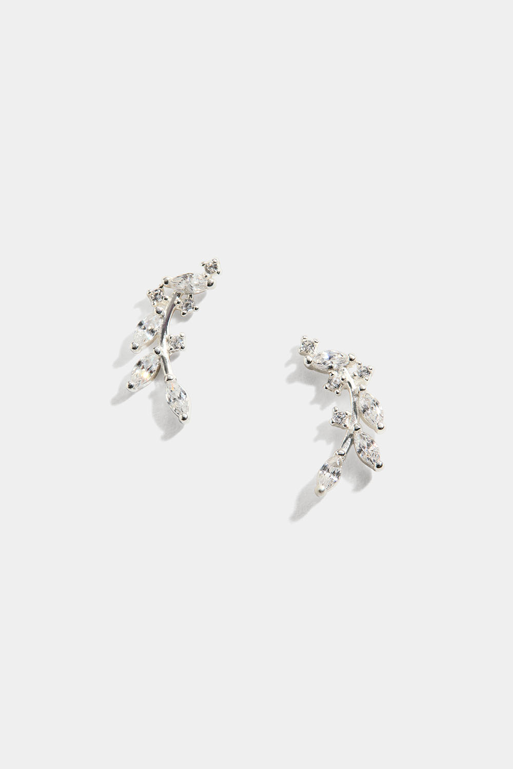 Små øredobber i ekte sølv med bladmønster og Cubic Zirconia