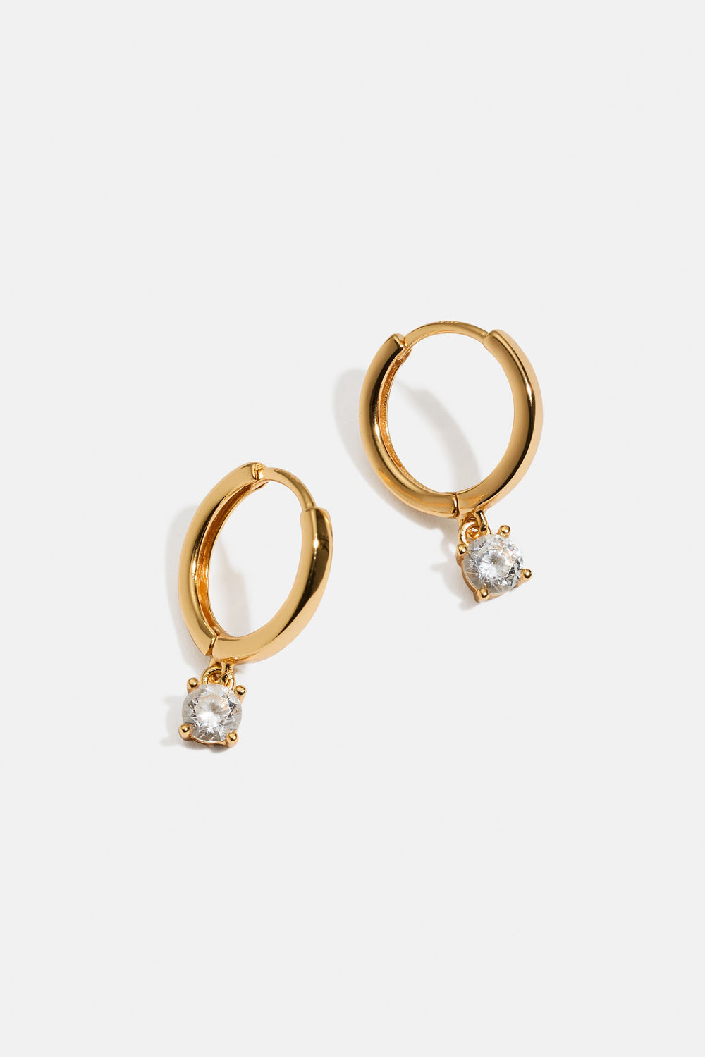 Øreringer i ekte sølv belagt med 18 karat gull og med en rund cubic zirkonia