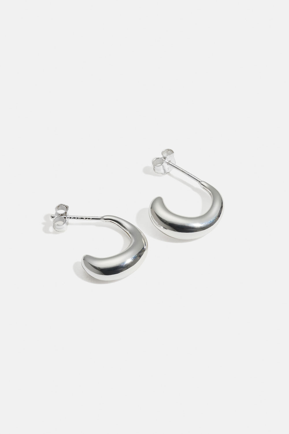 Øreringer i ekte sølv med organisk form