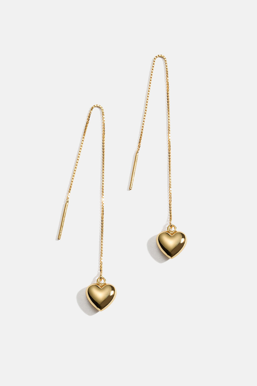 Lenkeøredobber i 18k gullbelagt ekte sølv med fylte hjerter