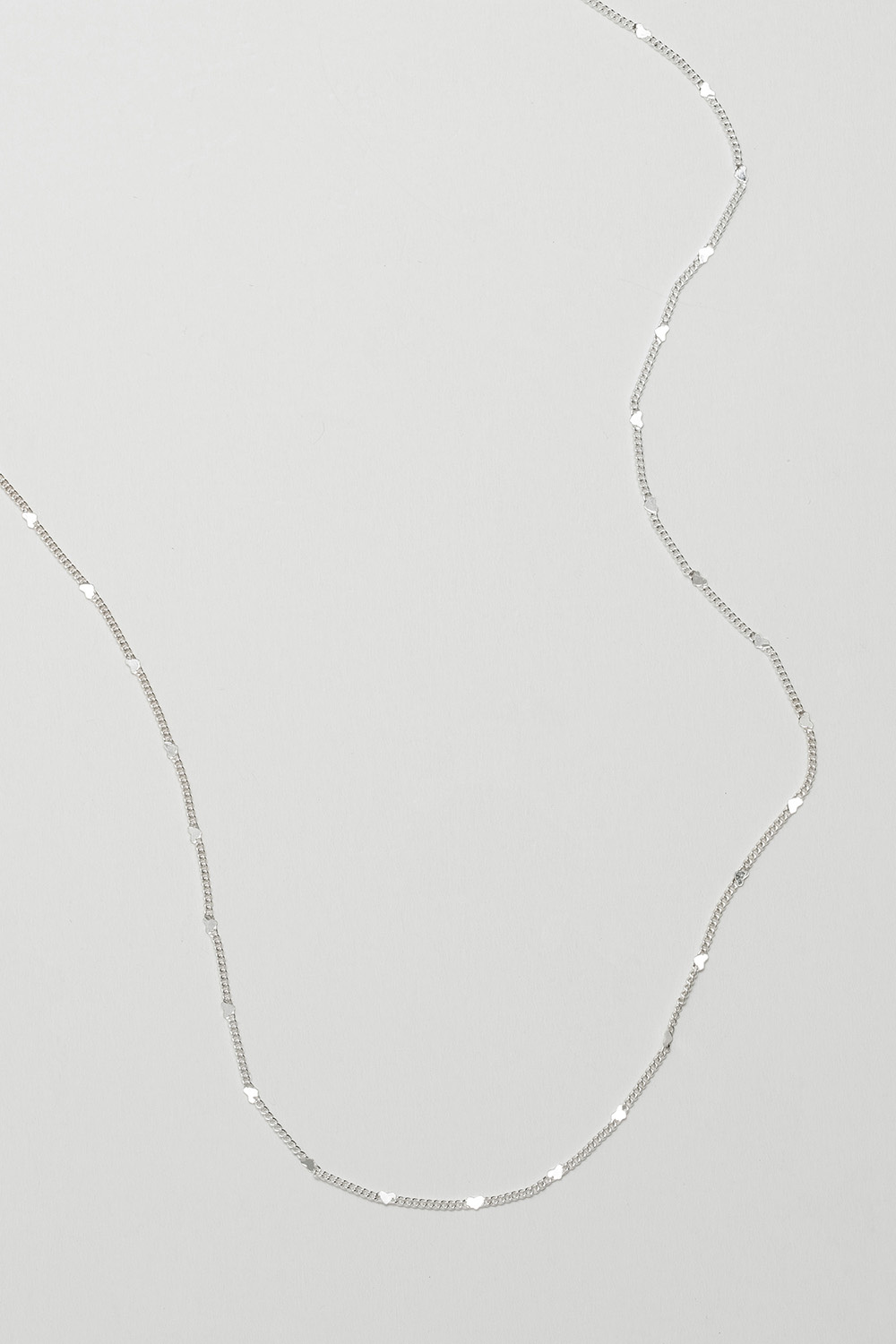 Halskjede i ekte sølv med små hjerter