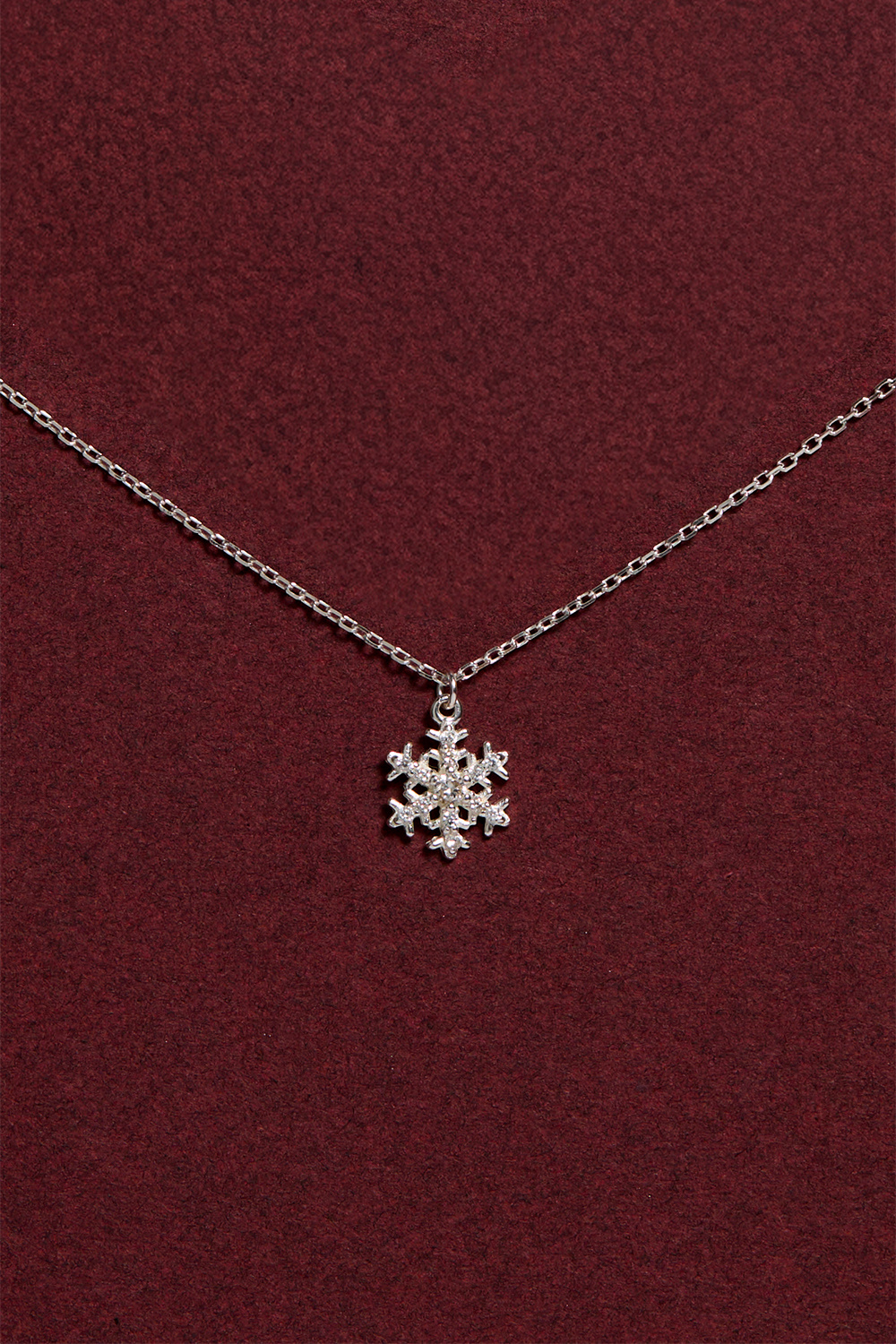 Halskjede i ekte sølv med snøfnugg og zirkonia