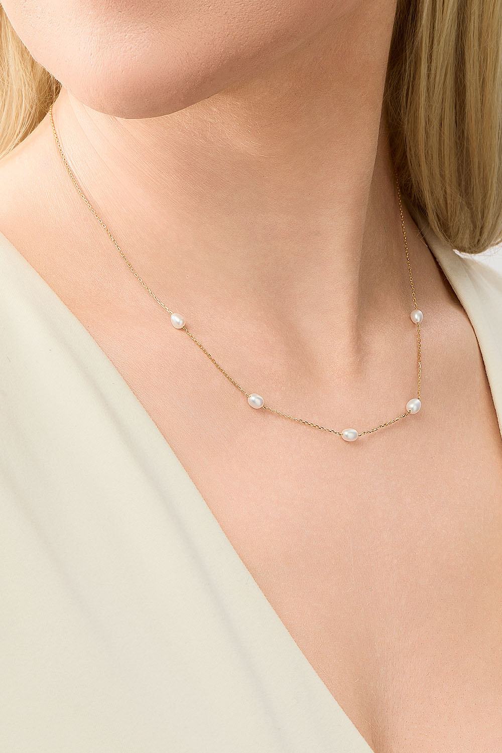 Halskjede i 18 k forgylt sølv med ferskvannsperler.