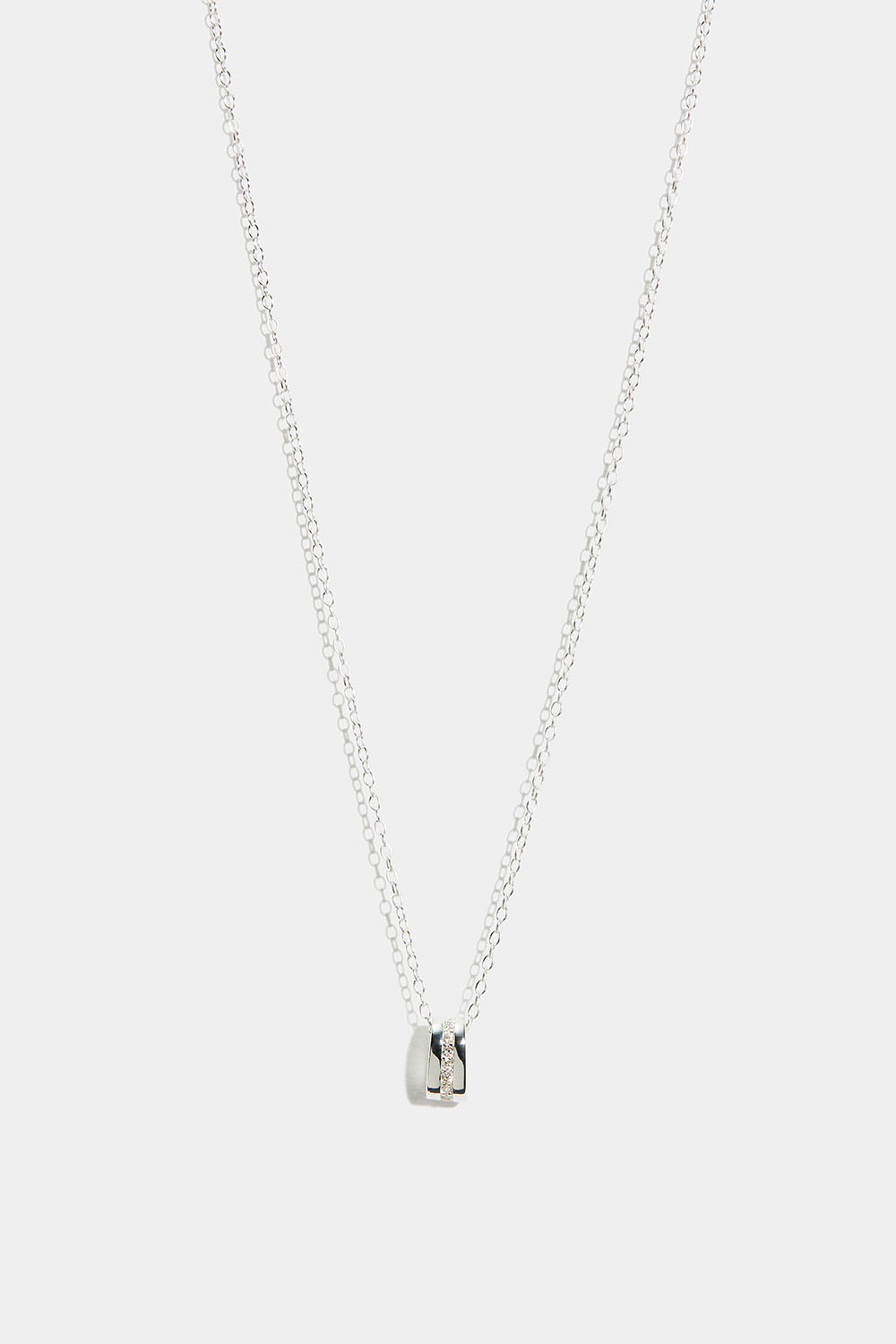 Halskjede i ekte sølv med ovalt anheng og kubisk zirkonia