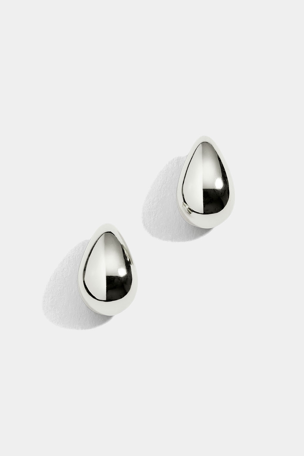 Stor, dråpeformet øredobb i ekte sølv