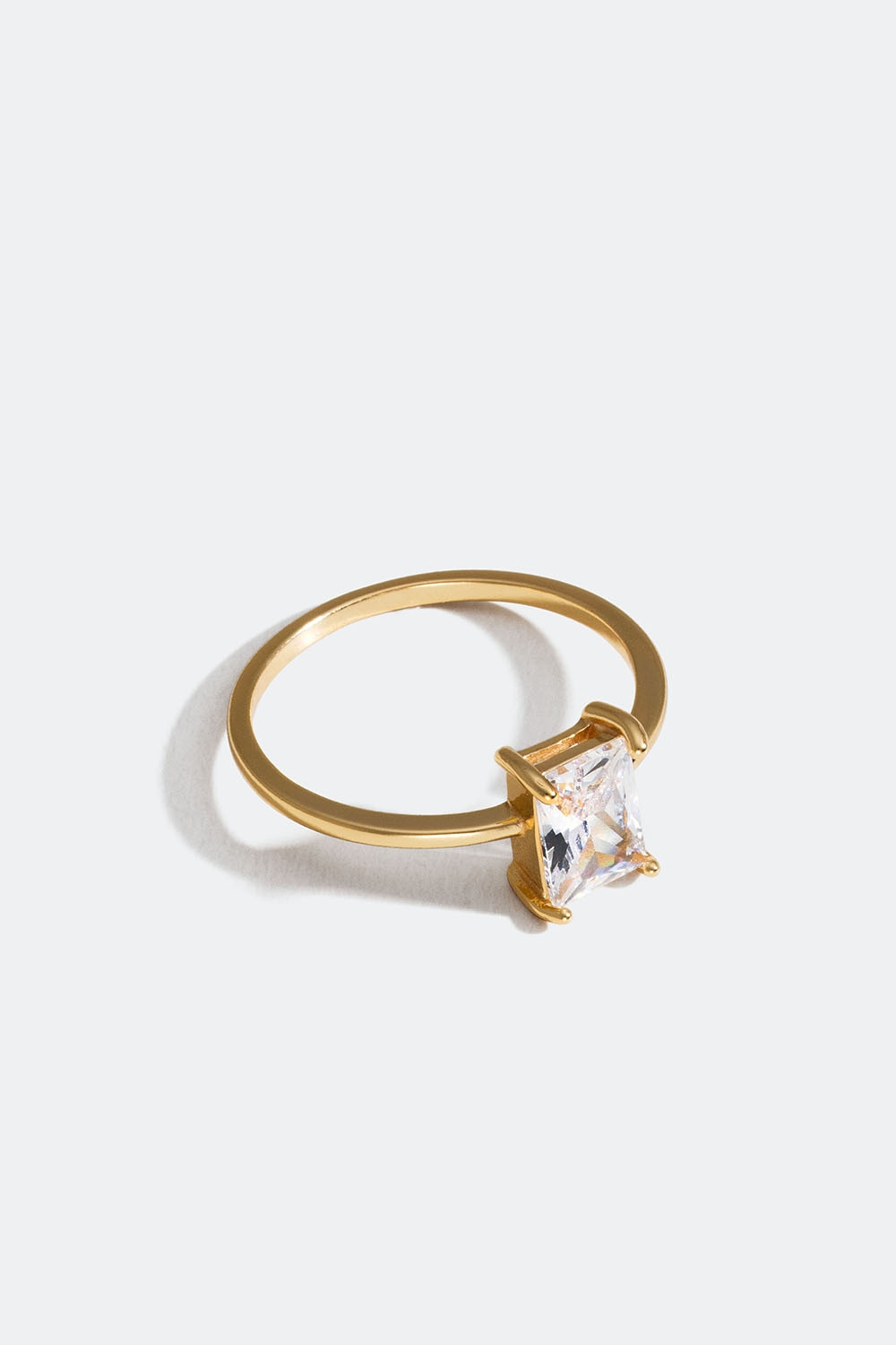 Ring i ekte sølv med rektangulær Cubic Zirconia-stein