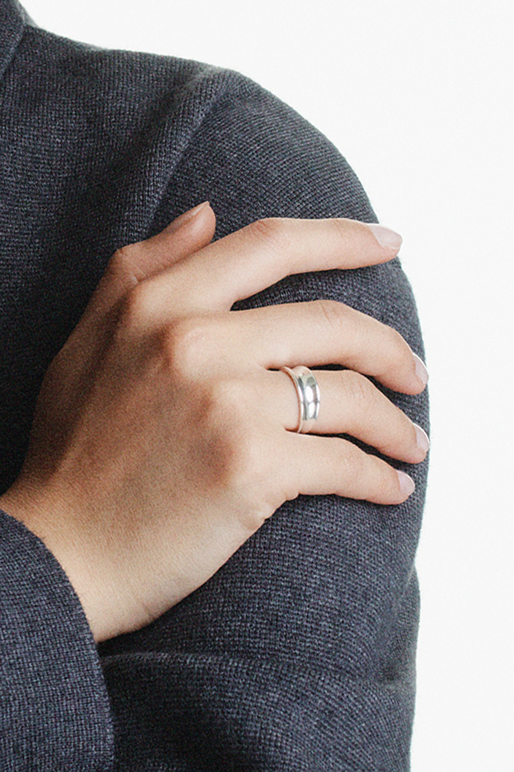 Sølvring med konkav overflate