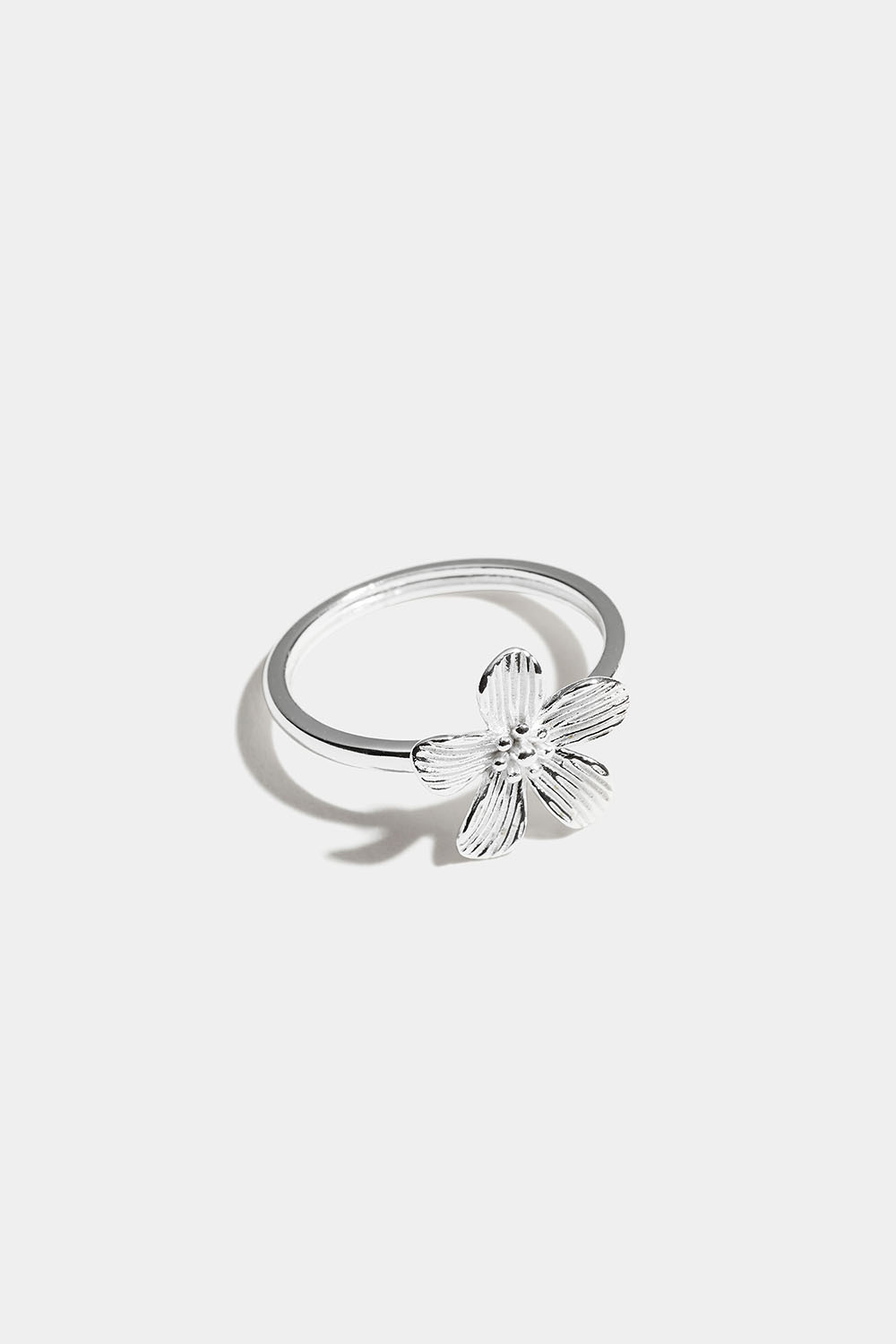 Ring i sterlingsølv med blomst