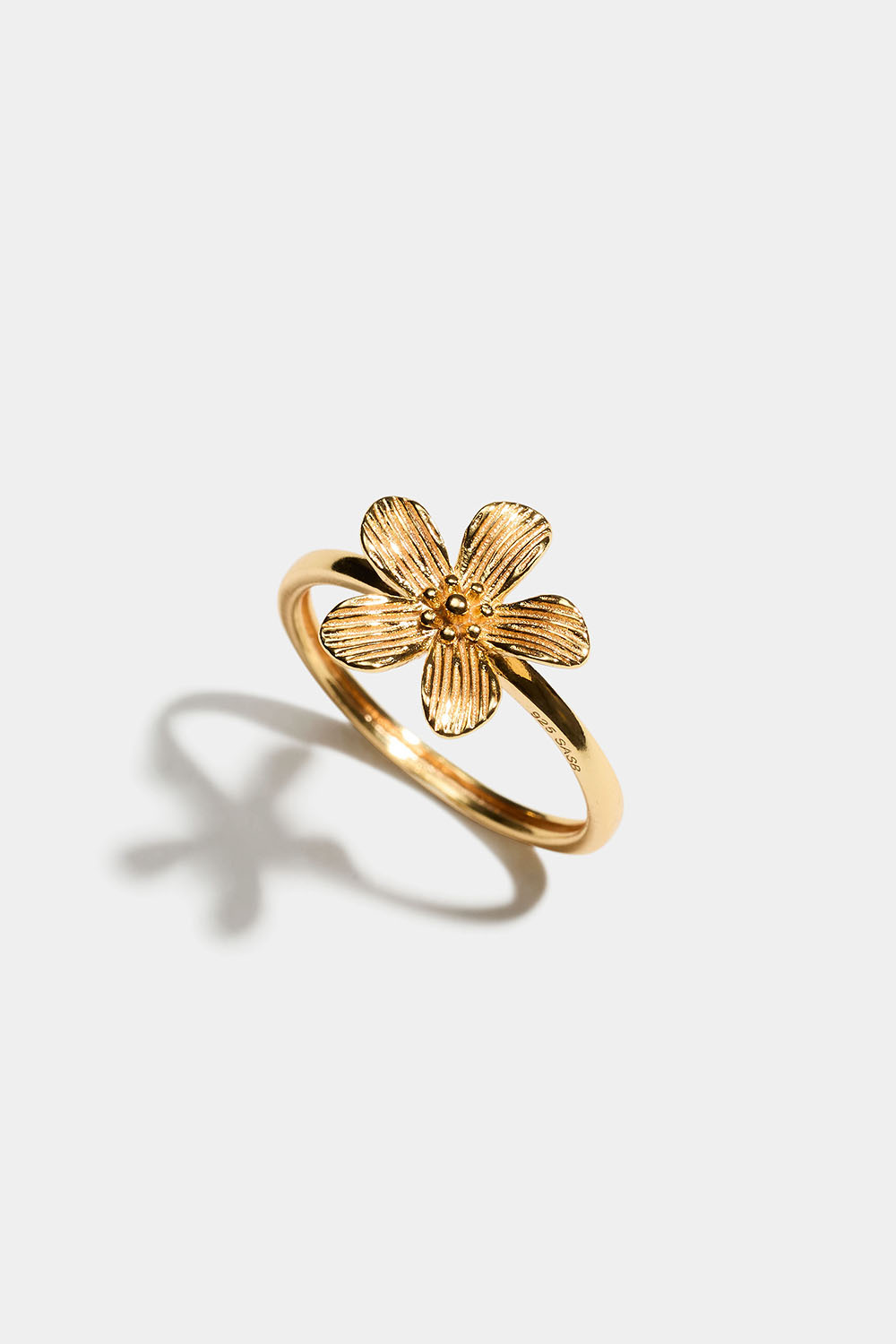 Ring i 18 karat gullbelagt sterlingsølv med blomst